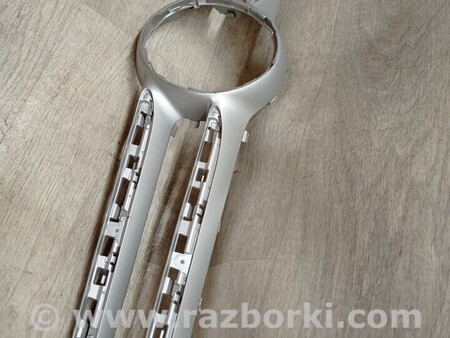 ФОТО Решетка радиатора бампера переднего центральная для Mercedes-Benz E-Class Киев