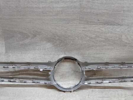 ФОТО Решетка радиатора бампера переднего центральная для Mercedes-Benz E-Class Киев