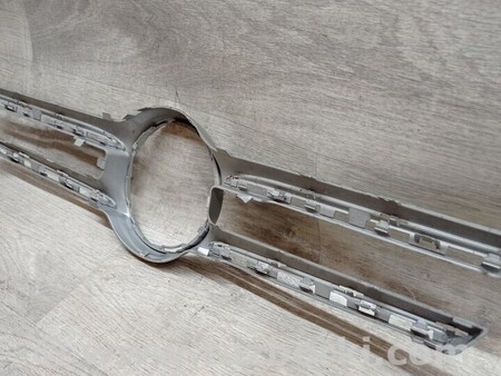 ФОТО Решетка радиатора бампера переднего центральная для Mercedes-Benz E-Class Киев