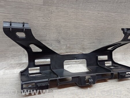 ФОТО Кронштейн кріплення направляюча заднього бампера для Mercedes-Benz EQE Киев