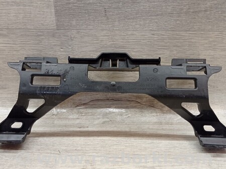 ФОТО Кронштейн кріплення направляюча заднього бампера для Mercedes-Benz EQE Киев