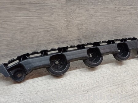 ФОТО Кронштейн кріплення направляюча заднього бампера ліва Універсал для Skoda Fabia Київ