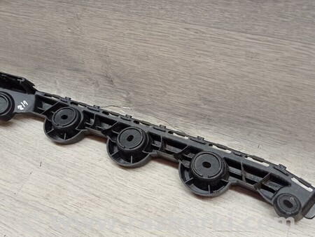 ФОТО Кронштейн кріплення направляюча заднього бампера ліва Універсал для Skoda Fabia Київ