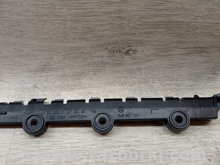 ФОТО Новий оригинальний Кронштейн кріплення направляюча заднього бампера для Skoda Fabia Київ