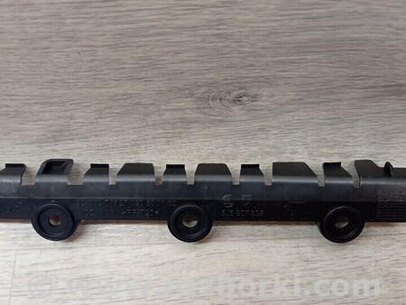 ФОТО Новий оригинальний Кронштейн кріплення направляюча заднього бампера для Skoda Fabia Київ