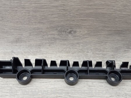 ФОТО Новий оригинальний Кронштейн кріплення направляюча заднього бампера для Skoda Fabia Київ