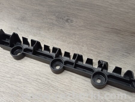 ФОТО Новий оригинальний Кронштейн кріплення направляюча заднього бампера для Skoda Fabia Київ