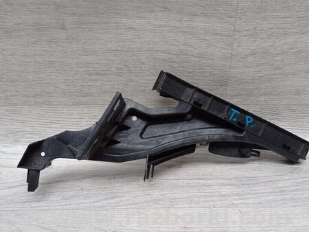 ФОТО Кронштейн дверного замка задних правих для Ford Focus 2 (08.2004 - 07.2010) Киев