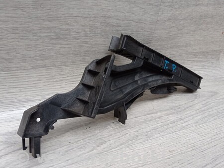 ФОТО Кронштейн дверного замка задних правих для Ford Focus 2 (08.2004 - 07.2010) Киев