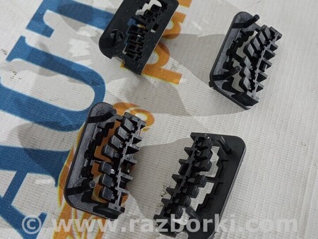 ФОТО Монтажний упор лобового скла нижній для Ford Focus 2 (08.2004 - 07.2010) Киев