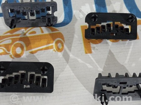 ФОТО Монтажний упор лобового скла нижній для Ford Focus 2 (08.2004 - 07.2010) Киев