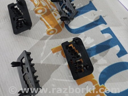 ФОТО Монтажний упор лобового скла нижній для Ford Focus 2 (08.2004 - 07.2010) Киев