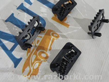 ФОТО Монтажний упор лобового скла нижній для Ford Focus 2 (08.2004 - 07.2010) Киев