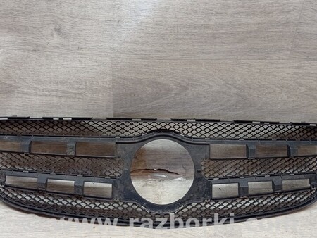 ФОТО Решетка радиатора бампера переднего центральная для Mercedes-Benz GLA-Class Киев