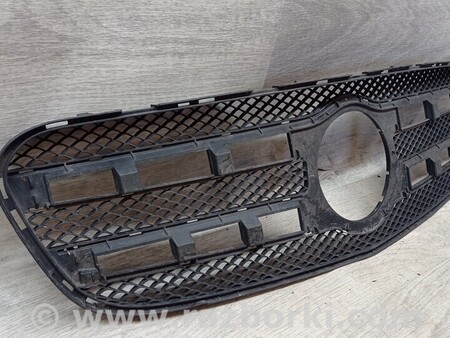 ФОТО Решетка радиатора бампера переднего центральная для Mercedes-Benz GLA-Class Киев