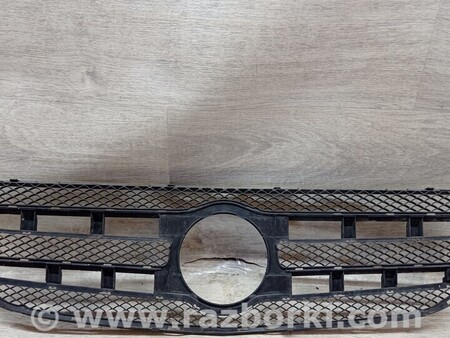 ФОТО Решетка радиатора бампера переднего центральная для Mercedes-Benz GLA-Class Киев