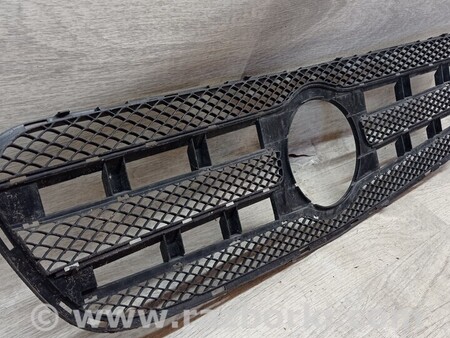 ФОТО Решетка радиатора бампера переднего центральная для Mercedes-Benz GLA-Class Киев