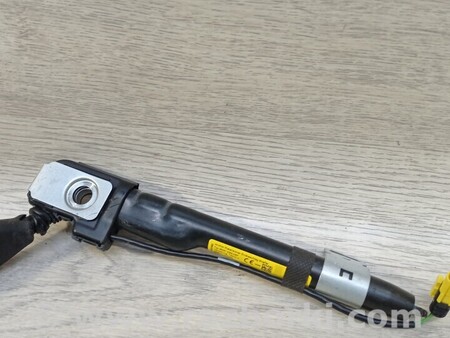 ФОТО Кронштейн Крепление ременя безопасности передних левих для Volkswagen Golf VII Mk7 (08.2012-...) Киев