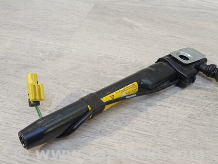 ФОТО Кронштейн Крепление ременя безопасности передних левих дверей для Volkswagen Golf VII Mk7 (08.2012-...) Киев