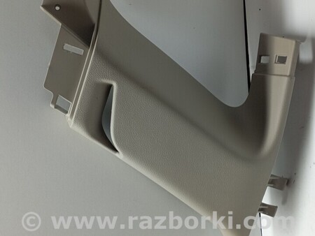 ФОТО Обшивка задней левой стойки бежевая для Jeep Grand Cherokee Киев