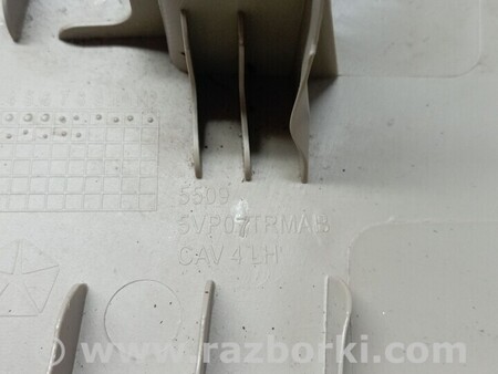 ФОТО Обшивка задней левой стойки бежевая для Jeep Grand Cherokee Киев