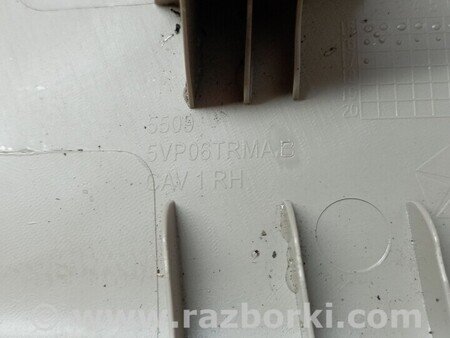 ФОТО Обшивка задней правой стойки бежевая для Jeep Grand Cherokee Киев