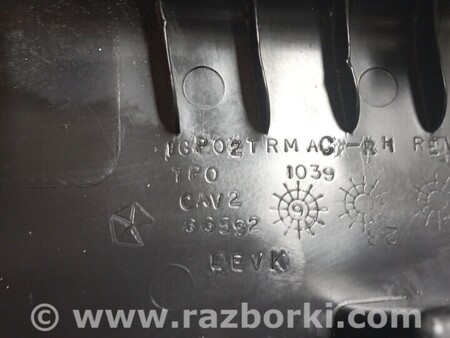 ФОТО Обшивка накладка задней правой стойки для Jeep Grand Cherokee Киев