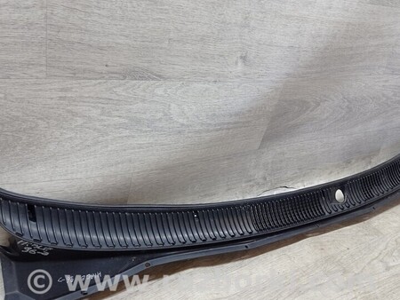 ФОТО Жабо под лобовое стекло для Toyota Hiace Киев