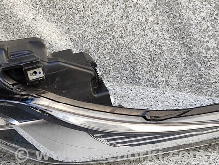 ФОТО Фара передняя правая для Toyota Hilux Киев