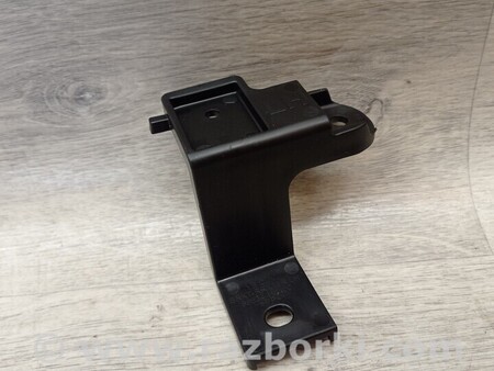 ФОТО Кронштейн кріплення направляюча заднього бампера нижній лівий для Hyundai i20 Киев