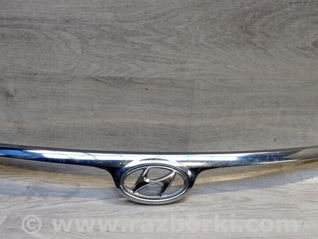 ФОТО Решетка радиатора бампера переднего центральная для Hyundai i30 Київ