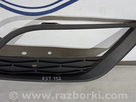 ФОТО Решетка накладка бампера переднего правая для Seat Ibiza Киев