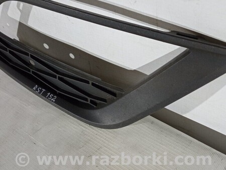 ФОТО Решетка накладка бампера переднего правая для Seat Ibiza Киев