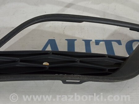 ФОТО Решетка накладка бампера переднего правая для Seat Ibiza Киев