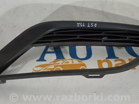 ФОТО Решетка накладка бампера переднего правая для Seat Ibiza Киев