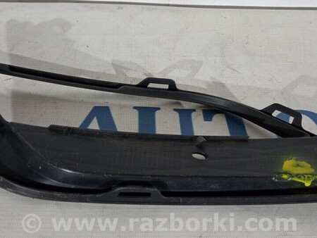 ФОТО Решетка накладка бампера переднего правая для Seat Ibiza Киев