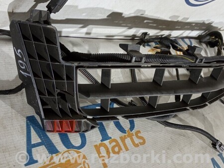 ФОТО Решетка бампера переднего центральная проводкой решітка для Opel Insignia Киев