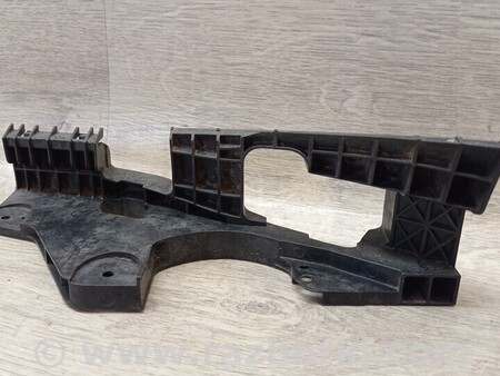 ФОТО Кронштейн кріплення направляюча переднього бампера правий для Lexus IS Киев