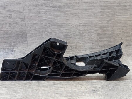 ФОТО Кронштейн кріплення направляюча переднього бампера правий для Lexus IS Киев