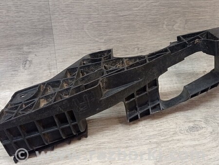 ФОТО Кронштейн кріплення направляюча переднього бампера правий для Lexus IS Киев