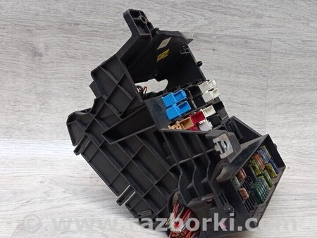 ФОТО Блок запобіжників моторний відсік для Volkswagen Jetta (все года выпуска + USA) Киев