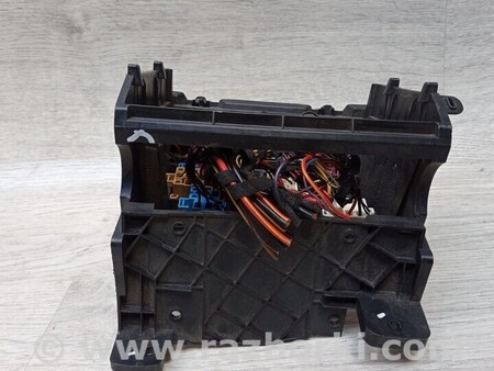 ФОТО Блок запобіжників моторний відсік для Volkswagen Jetta (все года выпуска + USA) Киев