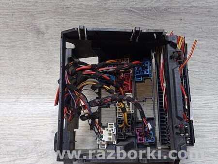 ФОТО Блок запобіжників моторний відсік для Volkswagen Jetta (все года выпуска + USA) Киев