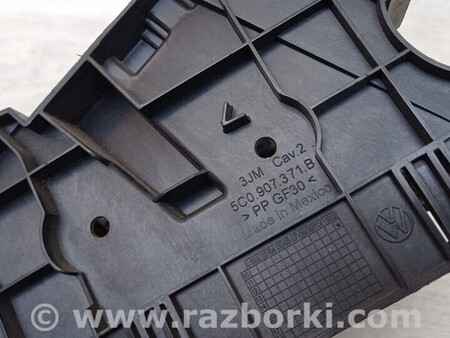 ФОТО Блок запобіжників моторний відсік для Volkswagen Jetta (все года выпуска + USA) Киев