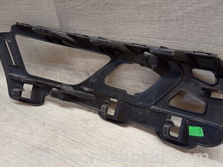 ФОТО Кронштейн кріплення башмак опора направляюча переднього бампера для Skoda Karoq (2016-...) Киев