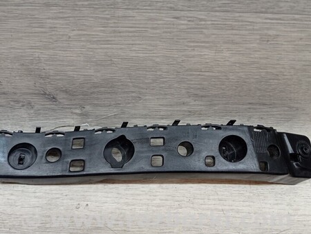 ФОТО Кронштейн кріплення направляюча бампера заднього права для Nissan Kicks Киев