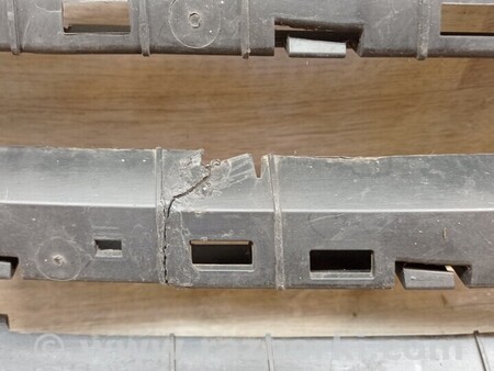 ФОТО Решетка радиатора бампера переднего центральная для Ford Kuga Киев