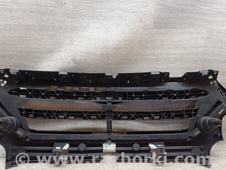 ФОТО Решетка радиатора бампера переднего центральная для Ford Kuga Киев