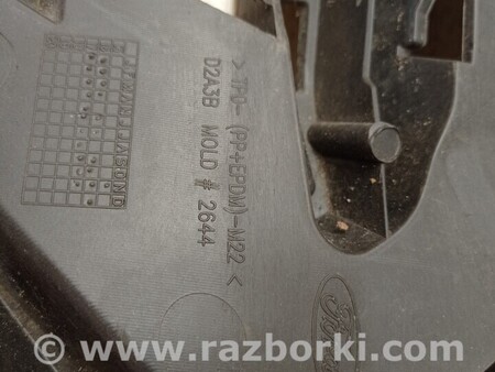 ФОТО Решетка радиатора бампера переднего центральная для Ford Kuga Киев