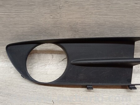 ФОТО Решітка заглушка туманки ПТФ переднього бампера ліва для Renault Laguna Киев